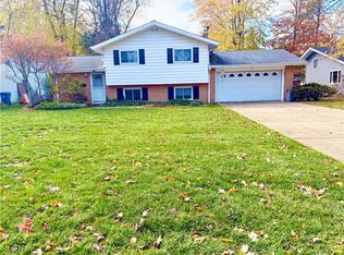 5032 Devon Dr, North Olmsted, OH