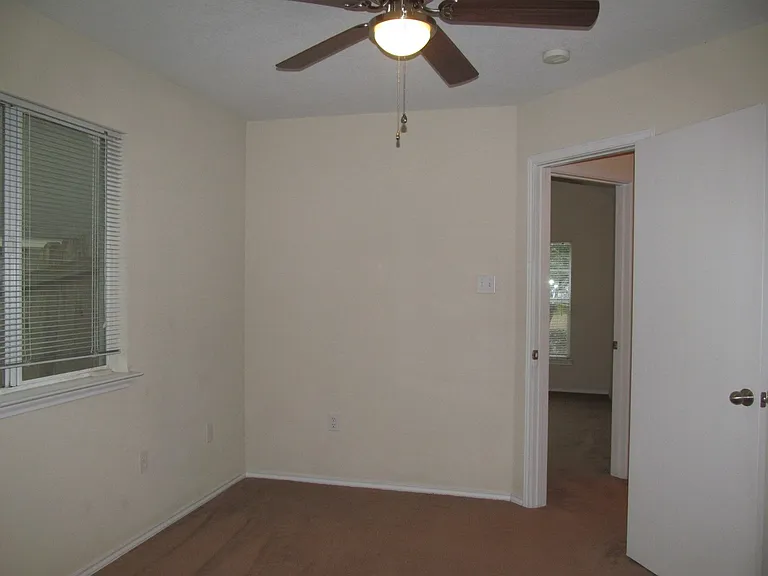 7708 Hawthorn — Photo 13