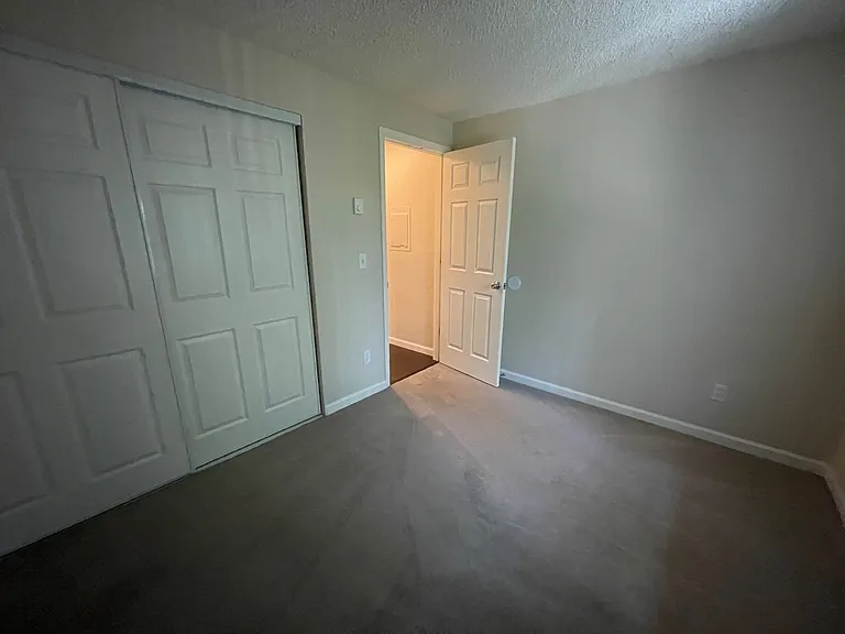 Emerald Park Apartments — Photo 19