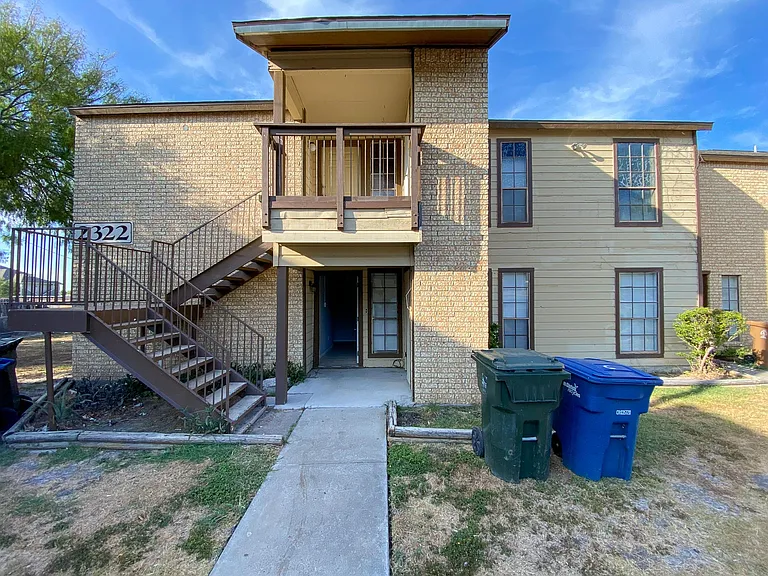2322 Capitan Dr #C — Photo 1