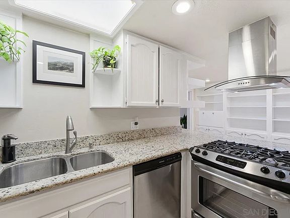 3rd image of 4737 Baylor Dr