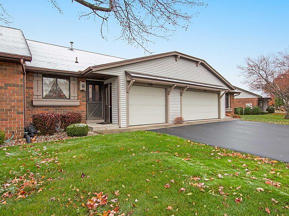 3rd image of 140 Parkside Dr