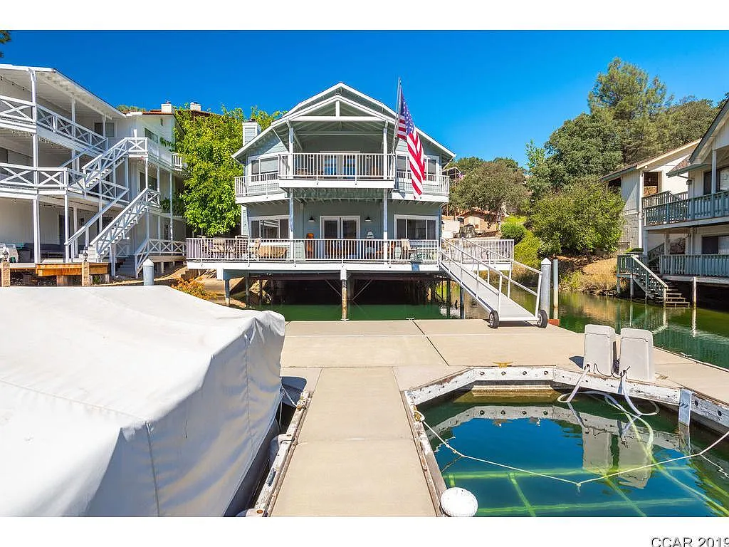 486 Thomson Ln photo 1