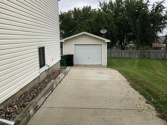 2nd image of 1005 Lyndale Dr
