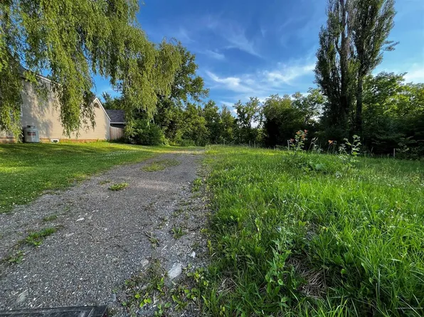 147 Military St, Houlton, ME 04730