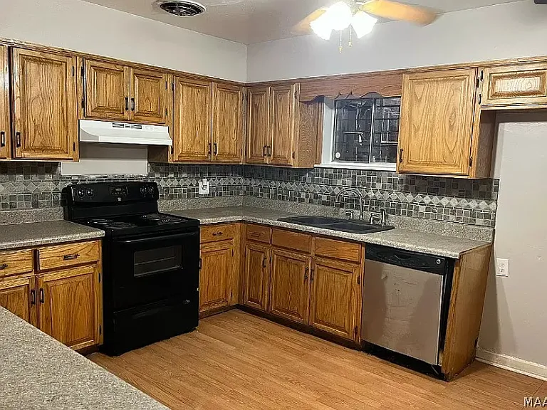 702 Cliff Rd — Photo 4