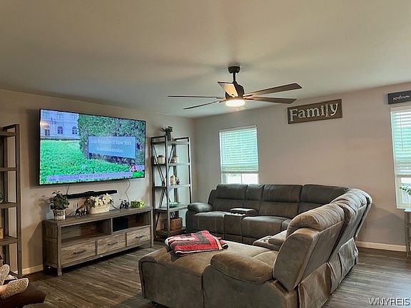 3rd image of 75 Florence Ln