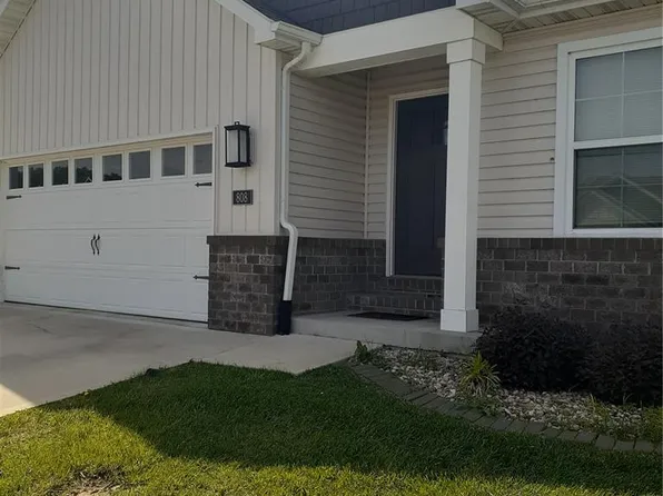 808 Applewood Creek Dr, Fairview Heights, IL 62208