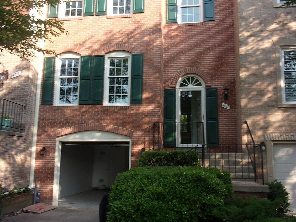 1st image of 422 Council Dr NE