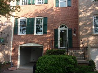 422 Council Dr NE, Vienna, VA 22180
