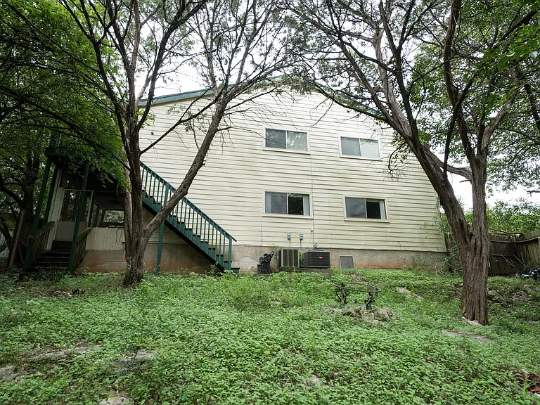 701 The High Rd #A — Photo 31