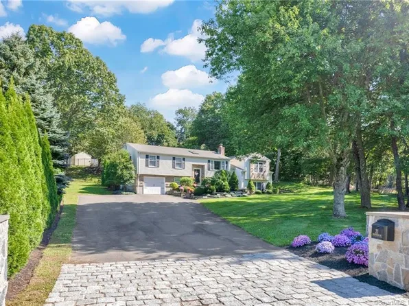 21 Weathers Road, North Haven, CT 06473