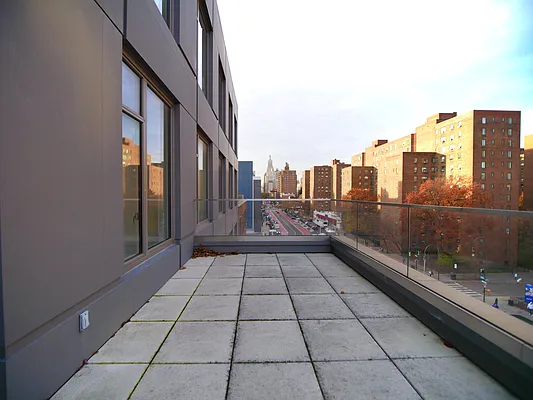 Rented by Extell Marketing Group LLC | media 21