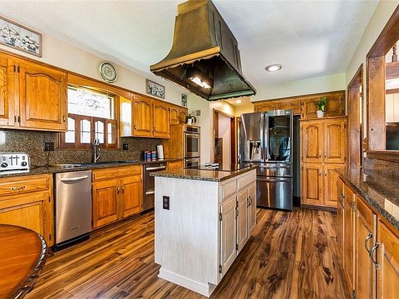 4th image of 3517 NE Logwood Cir