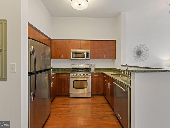 3rd image of 1000 New Jersey Ave SE #Penthouse 23