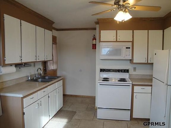 4th image of 2530 Lillian St