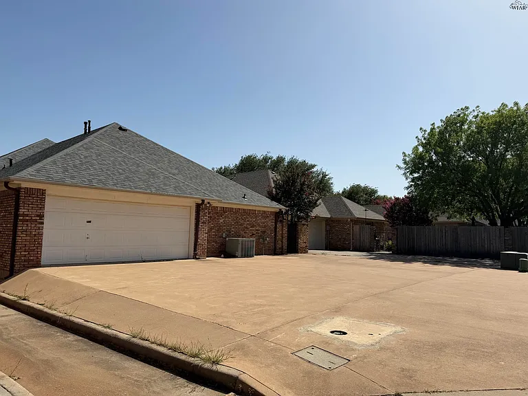 4 Warwick Ct — Photo 29