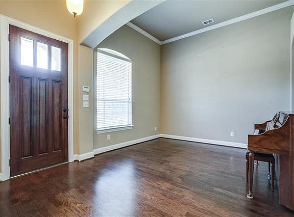 5th image of 2910 Regents Park Ln