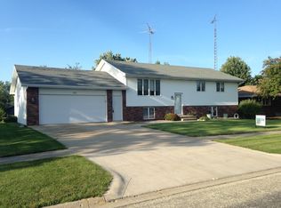 535 E 2nd St, Herscher, IL 60941