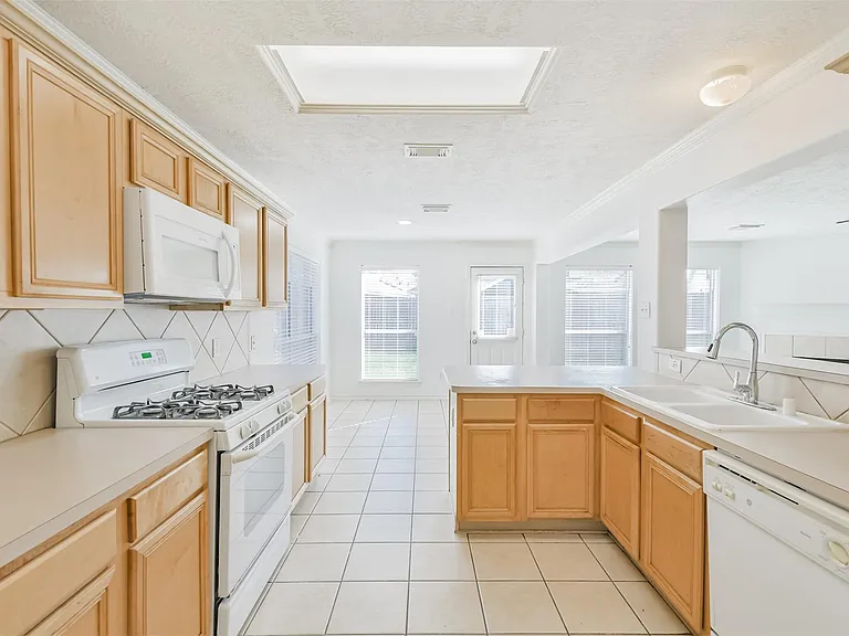 2507 Liza Ct — Photo 14