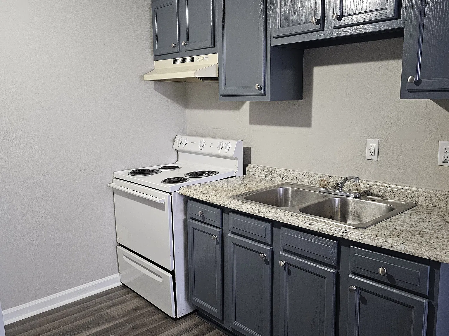 1 bed, 500 sqft, $700 — Photo 2