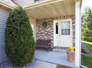 843 Lookout Ct, Hartford, WI 53027