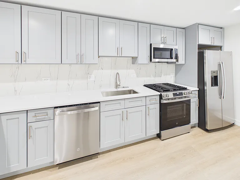 2421 W Lexington St #G — Photo 32