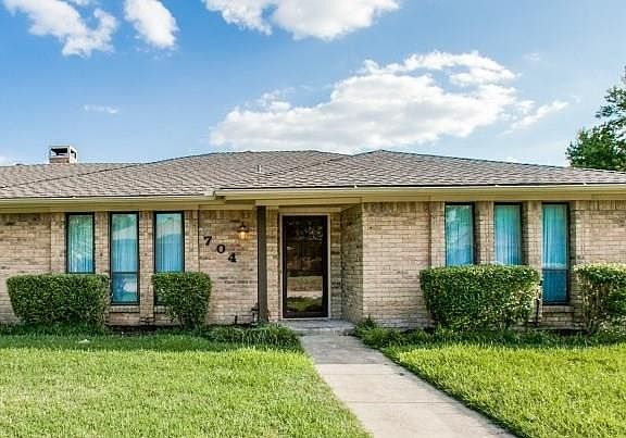 2nd image of 704 Lake Highlands Dr