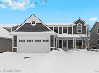 924 Riverstone Ct, Milford, MI 48381