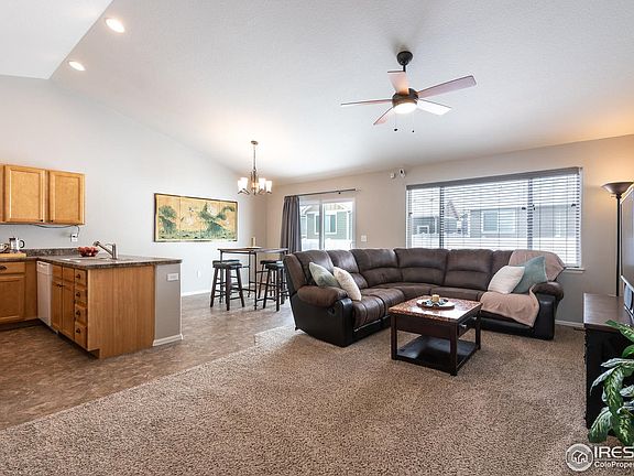 5th image of 371 Mount Bross Ave