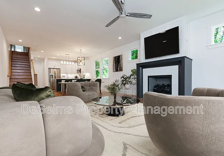 335B McKennell Dr — Photo 2