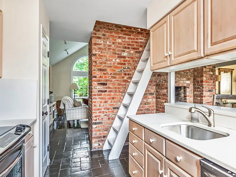 39 Roxbury Ln — Photo 18