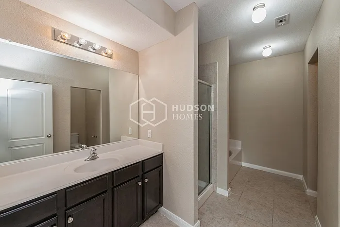 148 Aaron St — Photo 8