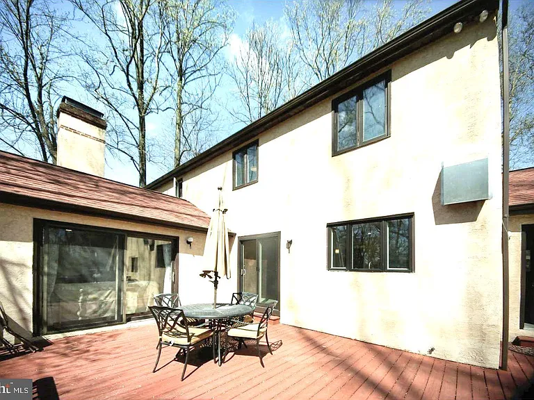 1120 Cymry Dr — Photo 24