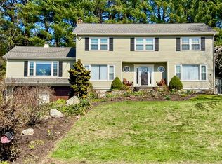 20 Red Maple Ln, Trumbull, CT 06611