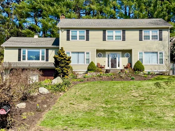 20 Red Maple Lane, Trumbull, CT 06611