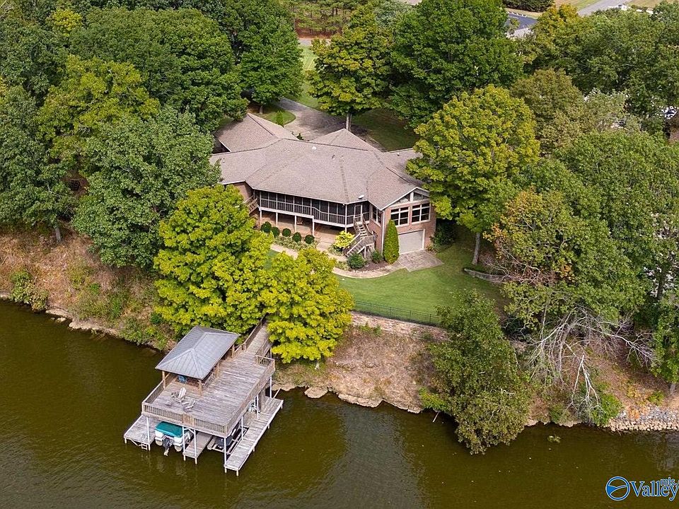 1st image of 120 Oakfair Dr