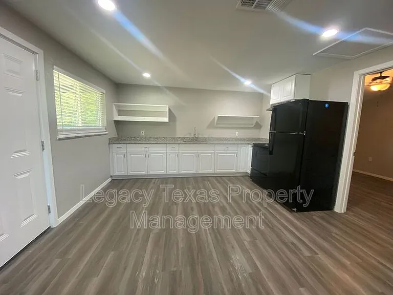 1113 S Walnut St #A — Photo 4