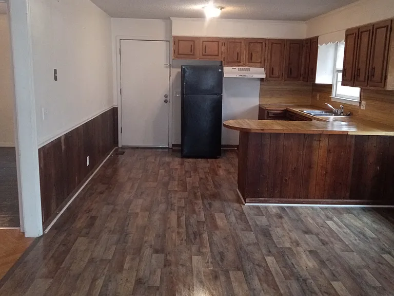 901 Raiford Ln #B — Photo 2