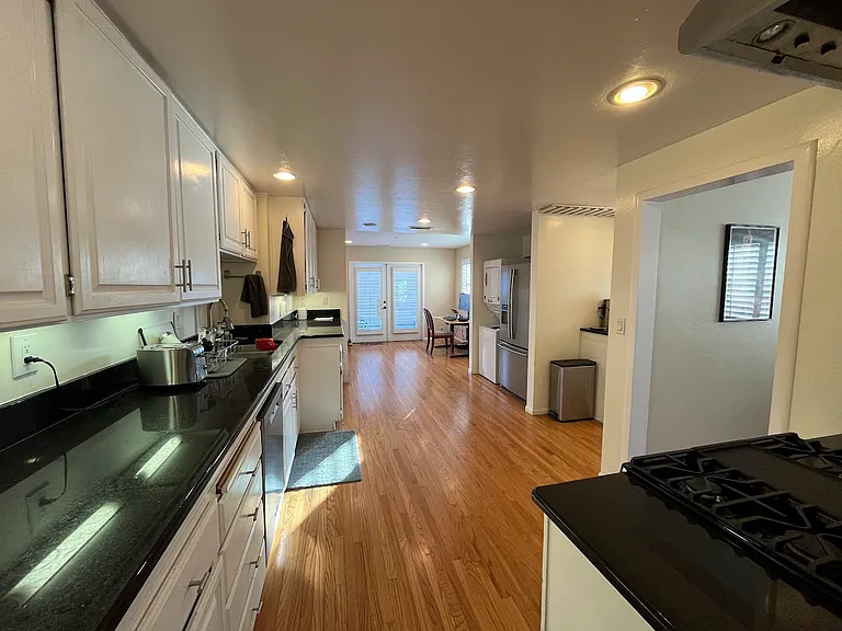 4415 Swift Ave — Photo 10