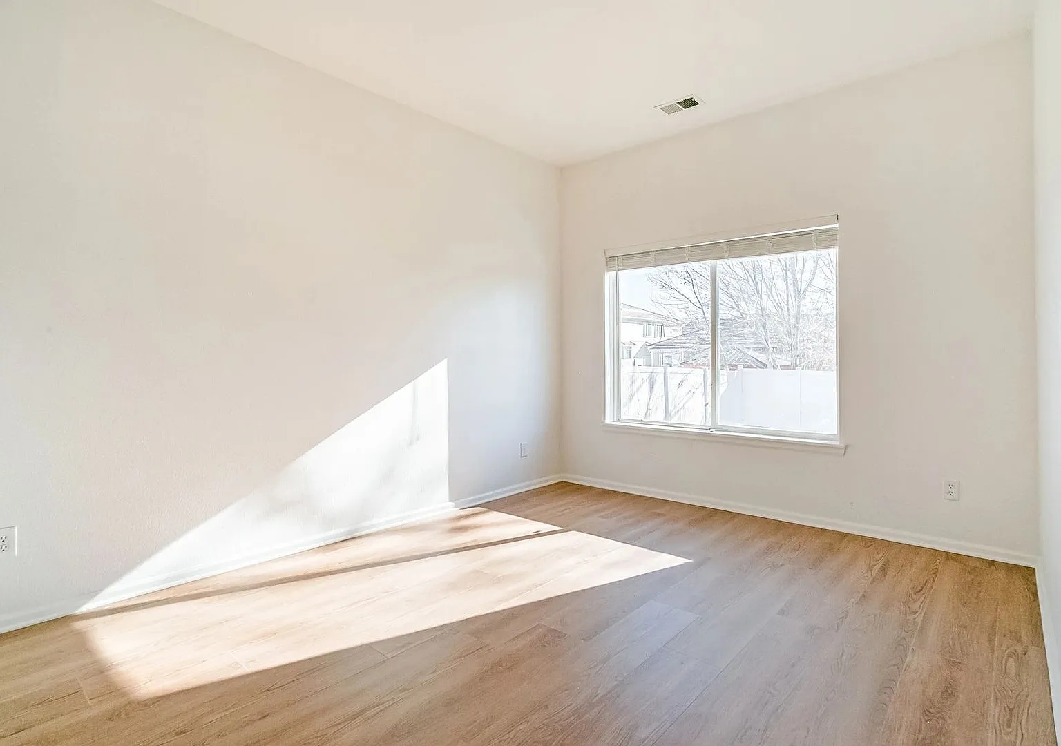 5178 N Netherland St — Photo 3