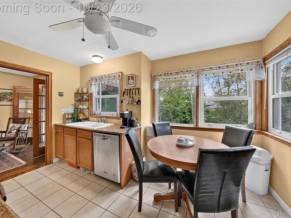 3930 Parkview Dr, photo 11