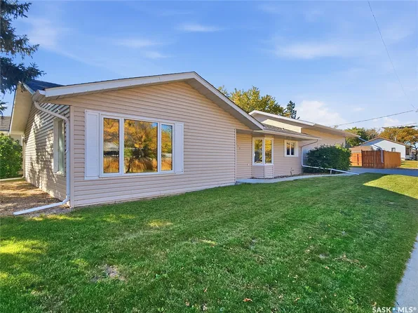 909 King Street, Rosetown, SK S0L 2V0