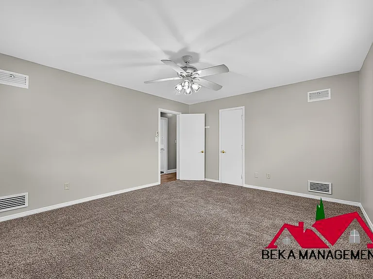 4427 W Forteen Mile Rd — Photo 18