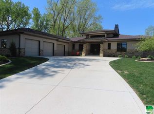 795 Crooked Tree Ln, Dakota Dunes, SD 57049