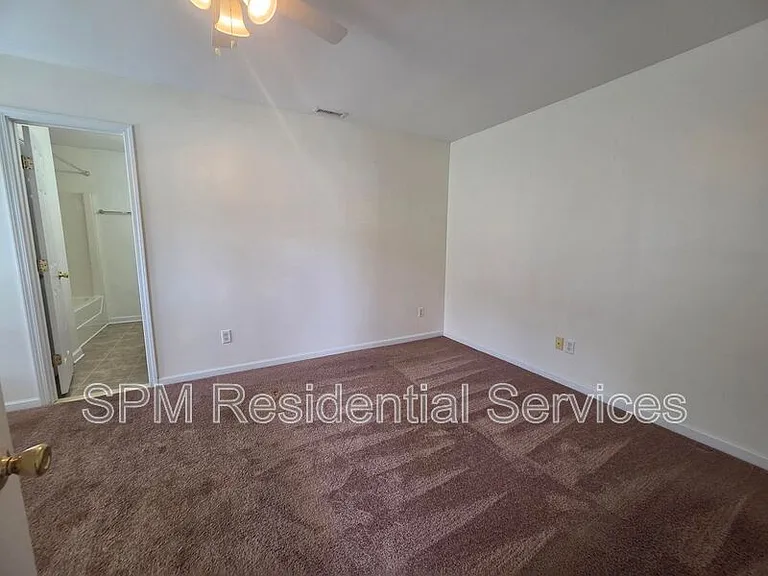 1798 Liz Ln NE — Photo 10