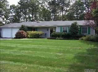 2 Equity Ct, Mount Sinai, NY 11766