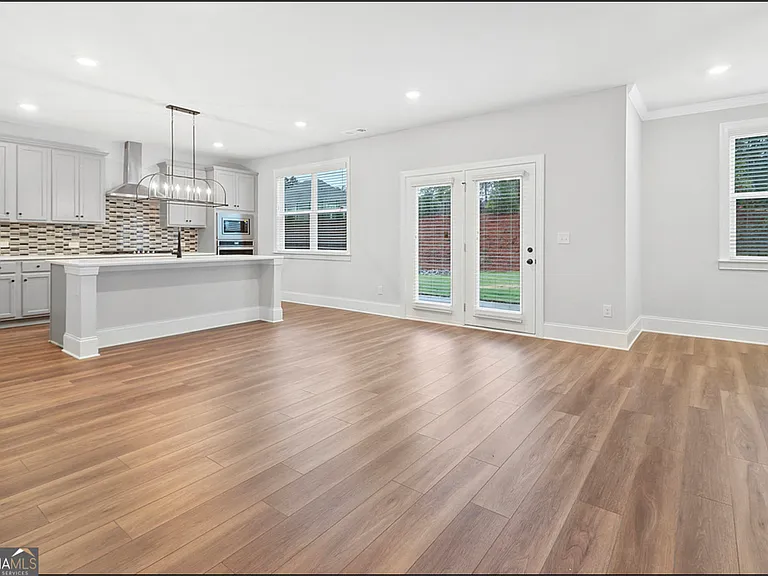 127 Vivian Ln — Photo 13