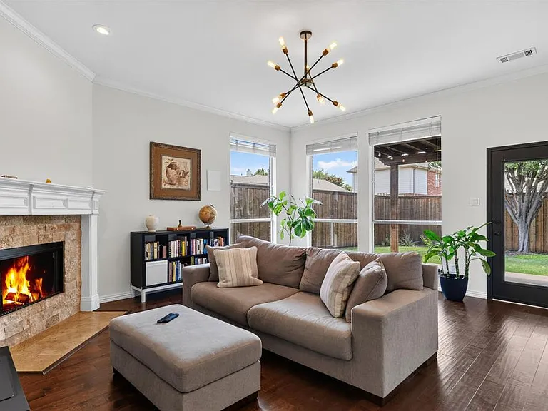 9383 Homestead Ln — Photo 4