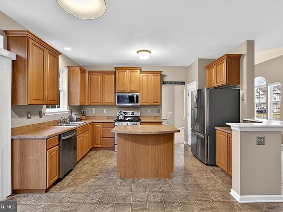 4th image of 435 Topaz Cir